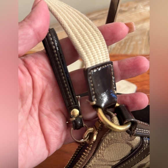 Coach Turn-lock - Picture 16 of 16